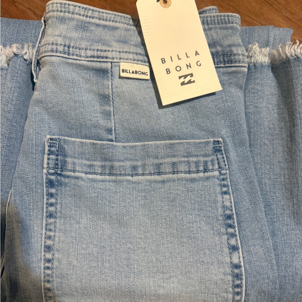 Billabong Women's Light Blue Denim Wide Leg Jeans. Size 26 NWT